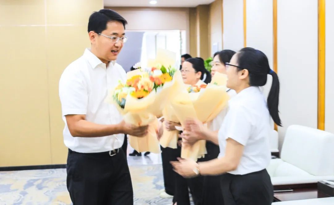 信宜市召开2024年教师节座谈会